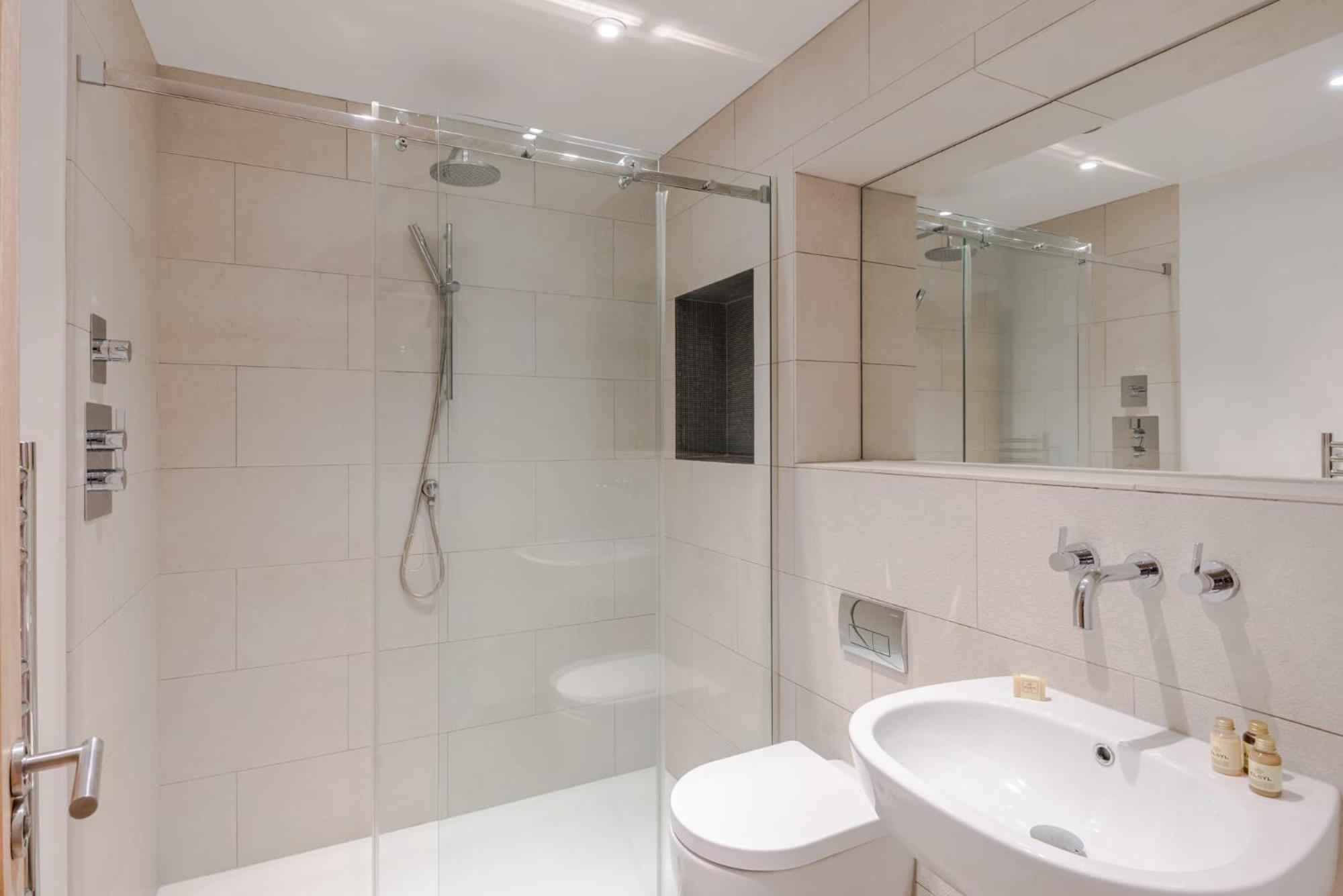 Law & Order - Farringdon - By Frankie Says Apartament Londra